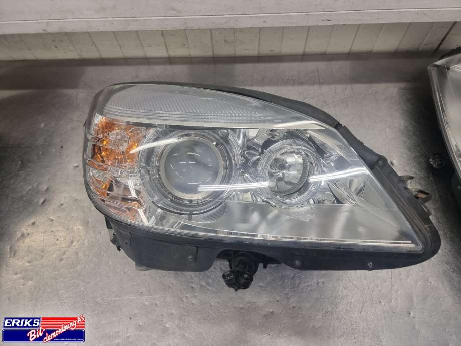 Frontlykt høyre xenon til Mercedes C-Klasse 2007-2011 (Fase 1) (W204) (W204) (A 204 820 90 61|A 204 906 22 04|A 204 820 30 59)