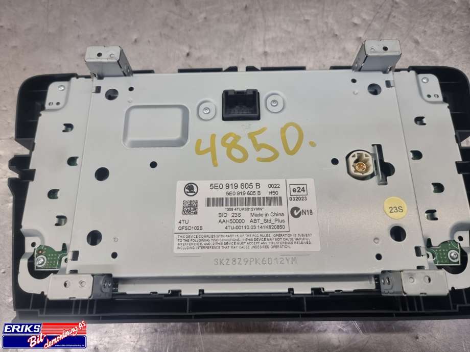 Bilstereo navigasjon skjerm til Škoda Octavia 2013-2016 (Type III, Fase 1)  (5E0919605B|)