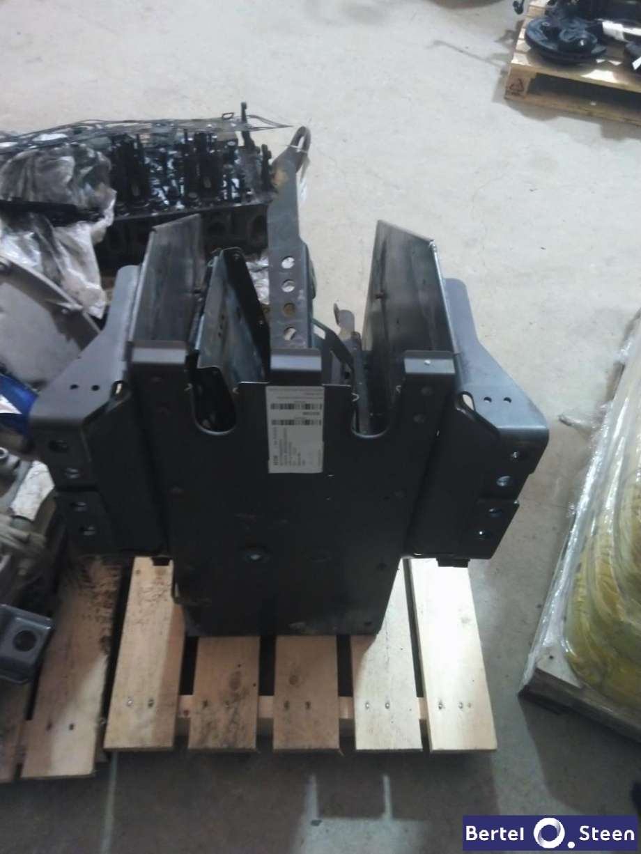 Batterikasse/feste til Lastebil Mercedes Arocs 5, 2018-->>  (A9605405716)