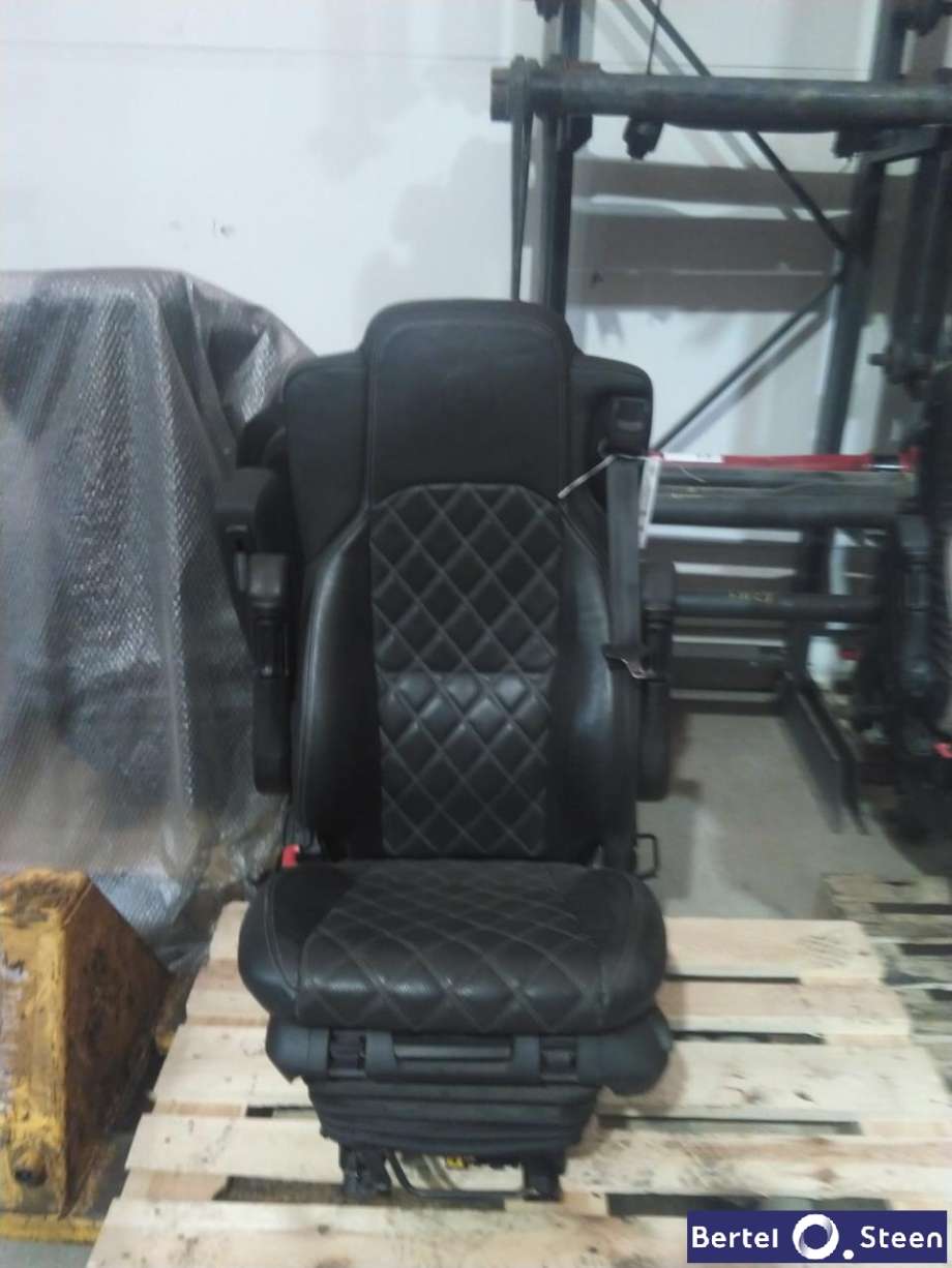 Sete foran venstre til Lastebil Mercedes Actros 5, 2019-->>  (A9609105604)