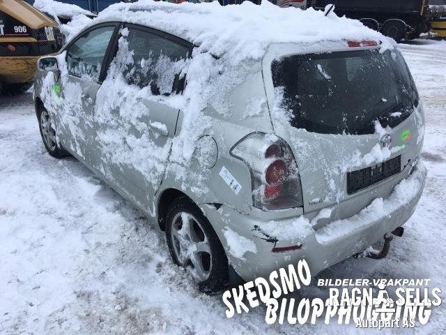 Toyota Verso 2002-2004 (COROLLA) (COROLLA), Motorkode: 1ZZ-FE, Girkassekode: 303000F010