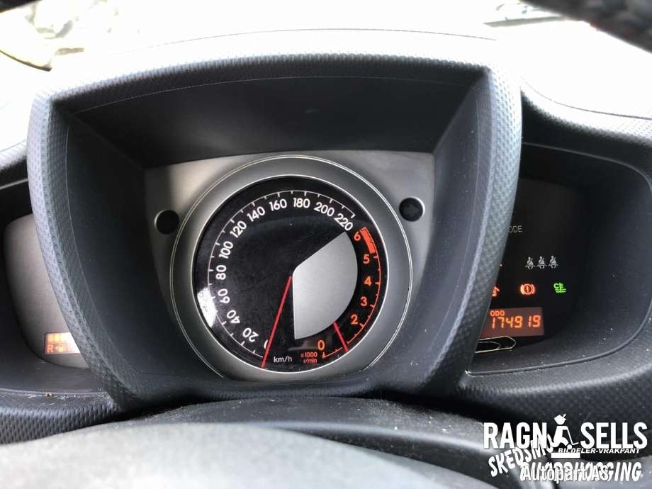 Toyota Urban Cruiser 2009-2014 , Motorkode: 1ND-TV 1900033281, Girkassekode: 3030052610