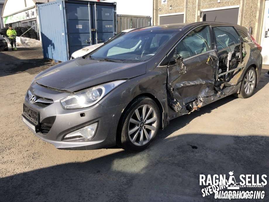 Hyundai i40 2012-2017 , Motorkode: D4FD     133L12AU 00, Girkassekode: 43000 24A30