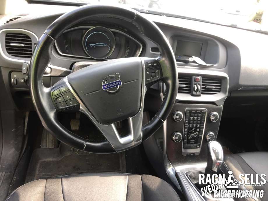 Volvo V40 2012-2019 , Motorkode: D4162T, Girkassekode: 36011555