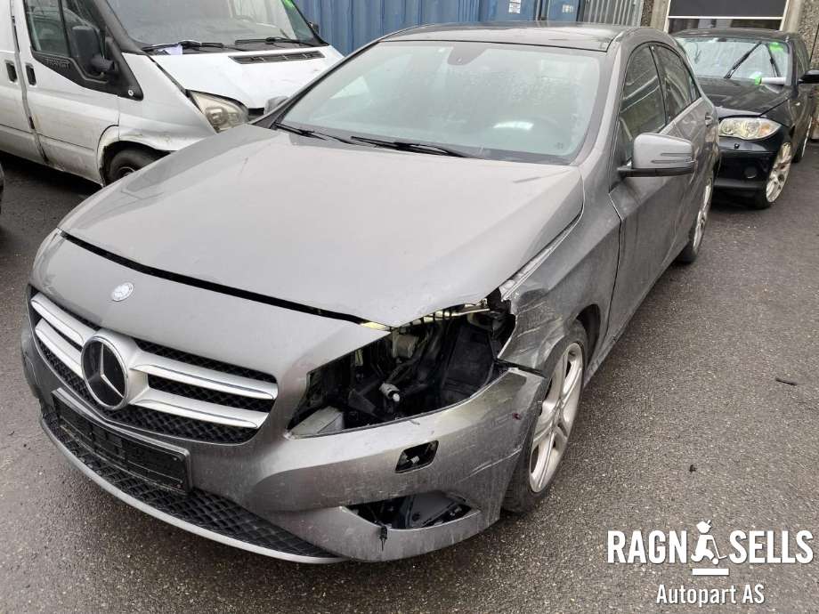 Mercedes A-Klasse 2012-2018 (W176) (W176), Motorkode: 270910, Girkassekode: 711643