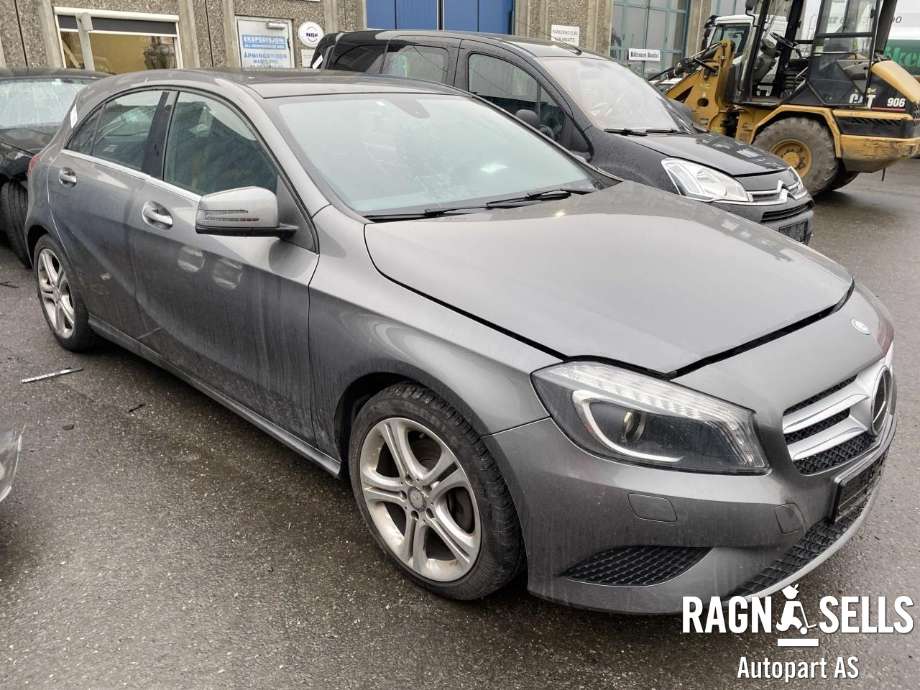 Mercedes A-Klasse 2012-2018 (W176) (W176), Motorkode: 270910, Girkassekode: 711643