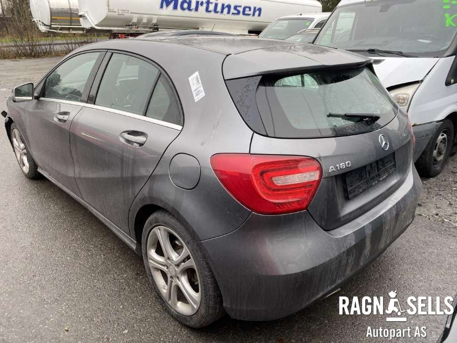 Mercedes A-Klasse 2012-2018 (W176) (W176), Motorkode: 270910, Girkassekode: 711643