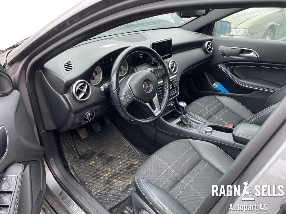 Mercedes A-Klasse 2012-2018 (W176) (W176), Motorkode: 270910, Girkassekode: 711643