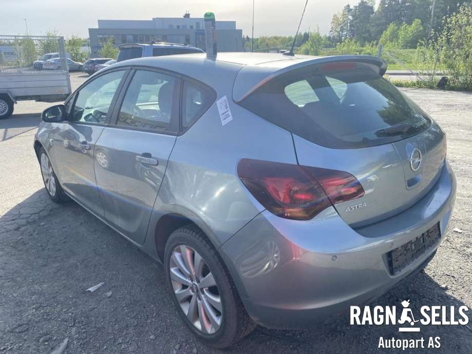 Opel Astra J 2010-2015 , Motorkode: A13DTE, Girkassekode: M7Q
