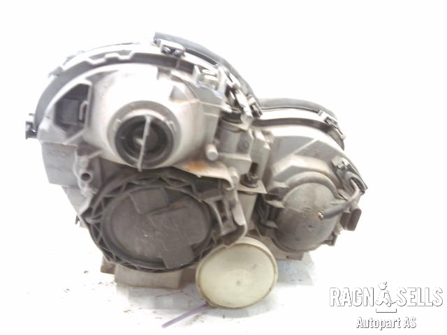 Frontlykt venstre halogen til Mercedes C-Klasse 2000-2004 (Fase 1) (W203) (W203) (BOSCH|A2038200161|)