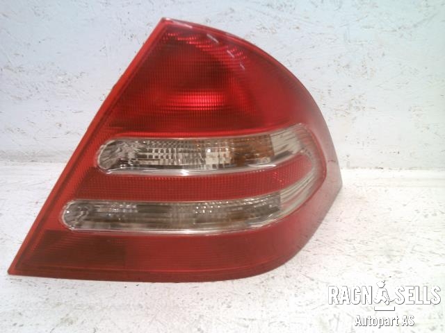 Baklykt høyre til Mercedes C-Klasse, 2000-2004 (Fase 1) (W203) (W203) (ULO|A 203 820 02 64)