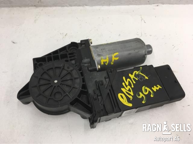 Ruteheis, kun motor, høyre foran til VW Passat 1997-2000 (B5,3B) (B5,3B) (BOSCH|0130821694|)