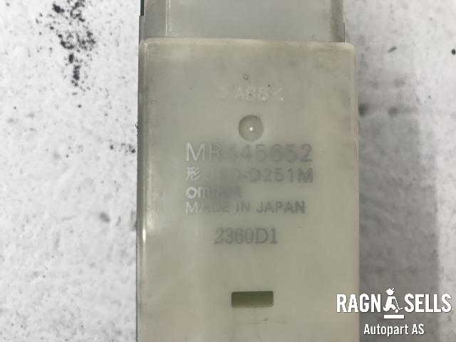 Bryter ruteheis førerdørspanel til Mitsubishi Pajero 2000-2006 (Type III) (MR445652|)