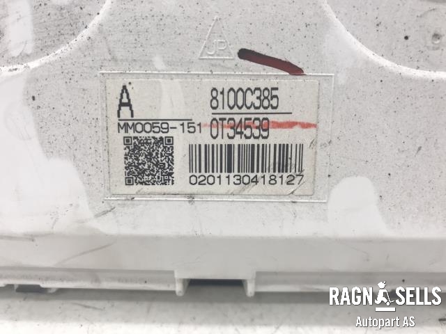 Instrumentpanel til Mitsubishi Outlander 2012-2015 (Type III, Fase 1)  (0201130418127|8100C385|)