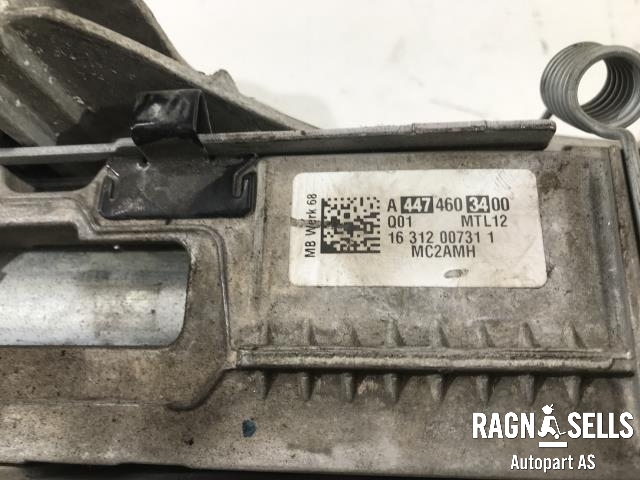 Rattaksel til Mercedes Vito 2014-->> (W447) (W447) (A 447 460 34 00|)