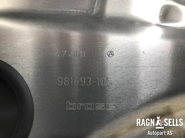 Ruteheis høyre foran til Mercedes E-Klasse 2009-2013 (Fase 1) (W212) (W212) (BROSE|981693105|A2128201102|A2048200242)