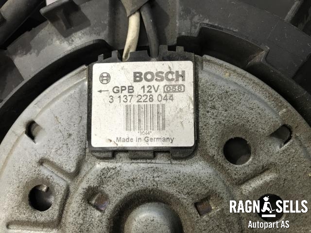 Kjølevifte elektrisk til Mazda 3 2009-2013 (Type II)  (BOSCH|Y64215035B|8V618C607CC|3137228044)