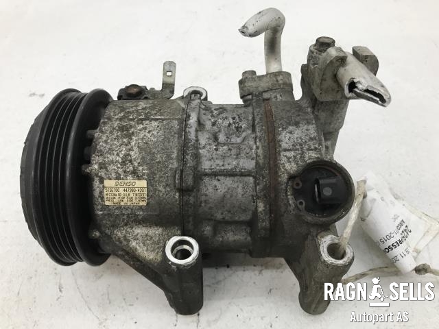 Aircondition kompressor til Toyota Verso-S 2011-2015 (COMBI) (COMBI) (DENSO|4472604201|5TSE10C|)