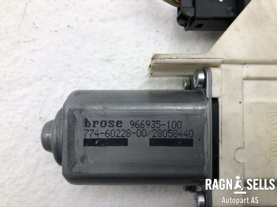 Ruteheis, kun motor, venstre foran til Audi A4 2007-2014 (Type IV) (B8) (B8) (AUDI|8K0959801|)
