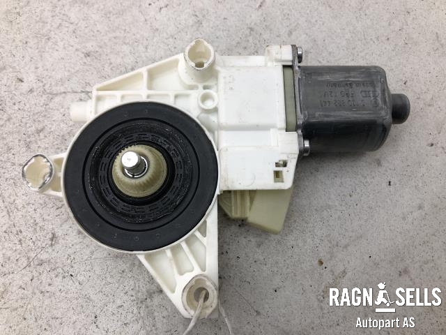 Ruteheis, kun motor, venstre foran til Mercedes C-Klasse 2007-2011 (Fase 1) (W204) (W204) (BOSCH|0130822441|A2048200142|)