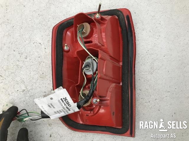 Baklykt høyre til Toyota RAV4 2000-2006 (Type II)  (8156142060|)