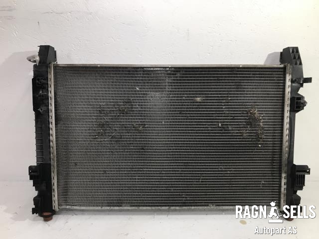 Radiator (automat gir) til Mercedes B-Klasse 2008-2011 (Fase 2) (W245) (W245) (BEHR|A1696003004|K2431008|)