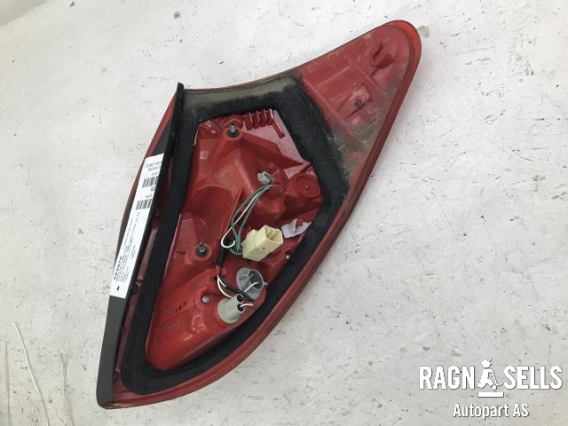 Baklykt venstre til Toyota RAV4 2006-2009 (Type III, Fase 1) (8156142090|)