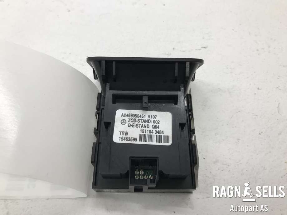 Bryter elektrisk håndbrekk/parkbrems til Mercedes CLA 2013-2019 (C117) (C117) (A2469050451|15463599|)