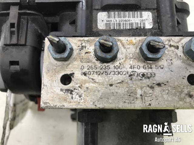 ABS sentral til Audi A6 2005-2008 (Type III, Fase 1) (C6) (C6) (BOSCH|4F0614517T|4F0 614 517 AB|)