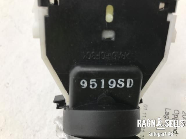 Bryter blink til Nissan Qashqai 2007-2010 (Type I, Fase 1)  (25540JD03A|)