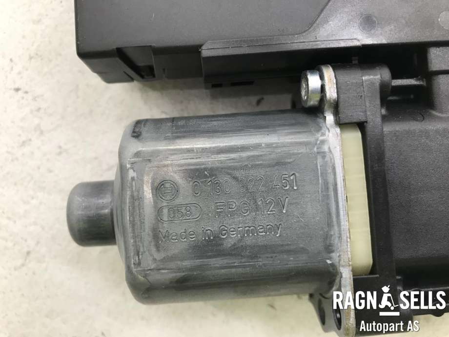 Ruteheis, kun motor, venstre foran til VW Passat 2011-2015 (B7) (B7) (VW|3C0959793B|)