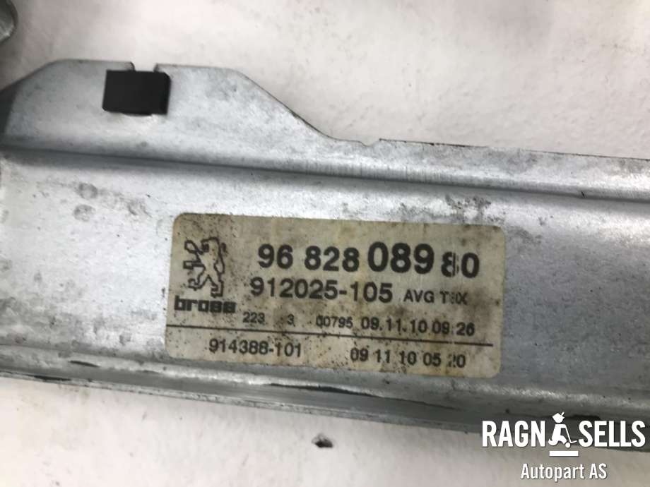 Ruteheis venstre foran til Peugeot 5008 2010-2017 (Type I)  (BROSE|9682808980|914238100|)