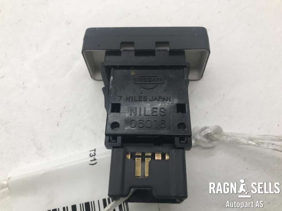 Bryter nødblink til Nissan X-Trail 2007-2014 (T31) (T31) (06016|)