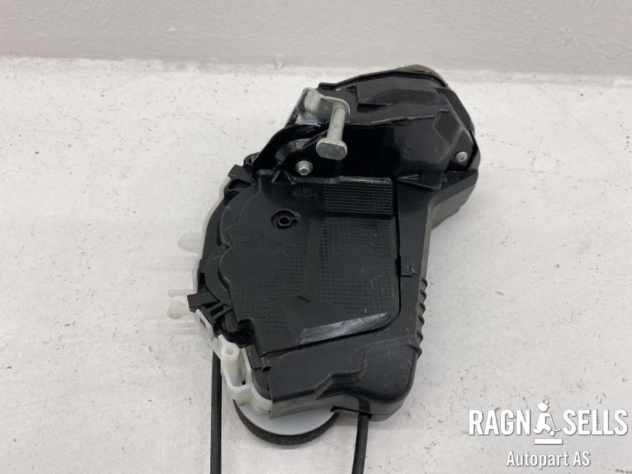 Låsekasse høyre bak til Toyota Yaris 2014-2020 (Type III, Fase 2)  (690500D310|)