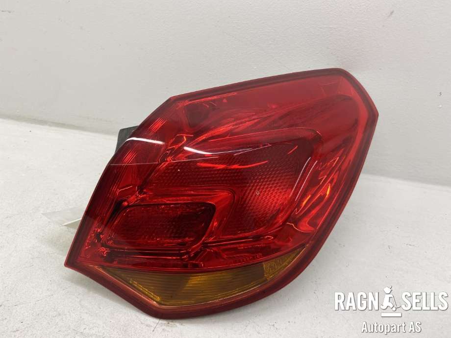 Baklykt høyre ytre til Opel Astra J 2010-2015 (13306454|)