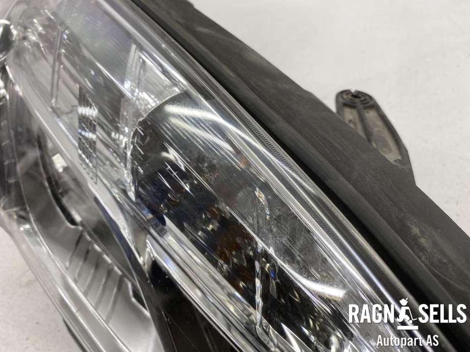 Frontlykt høyre halogen til Chevrolet Trax 2013-2014  (42532762|)