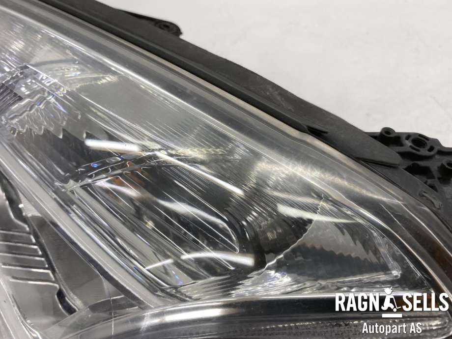 Frontlykt venstre halogen til Chevrolet Trax 2013-2014  (42532762|)