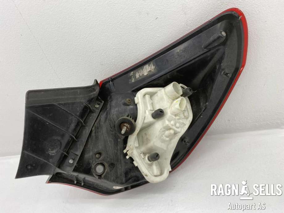 Baklykt venstre ytre til Opel Astra J 2010-2015  (13319949|)