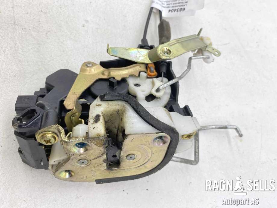 Låsekasse høyre foran til Mitsubishi L200 1996-2006 (Type III)  (5715A186|)
