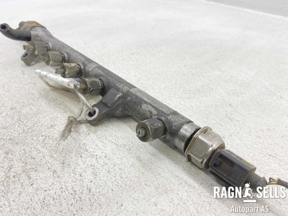 Dyseskinne (fuelrail) til Škoda Octavia 2009-2013 (Type II, Fase 2) (03L 130 089 B||03L906051)