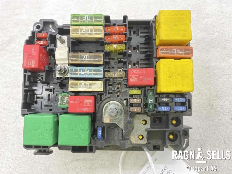 Sikringsboks motorrom til Peugeot 2008 2013-2019 (Type I) (452779002|)