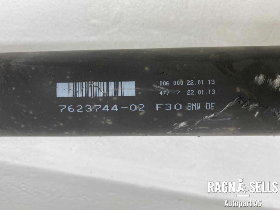Mellomaksel til BMW 3-Serie 2012-2018 (F30/F31/F34) (F30/F31/F34) (26 10 7 623 744|)