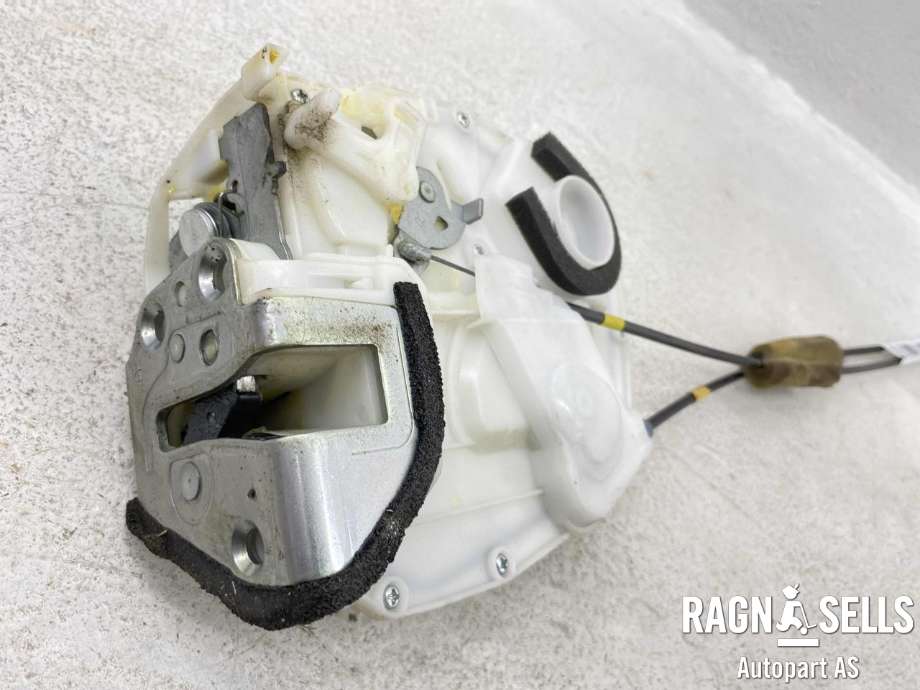 Låsekasse høyre bak til Suzuki Swift 2005-2010 (8230163J11|)