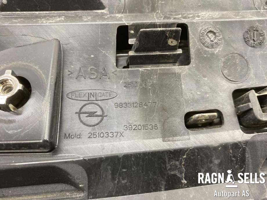 Grill til Opel Vivaro C 2020-->>  (9833128577|39201538|2448748X)