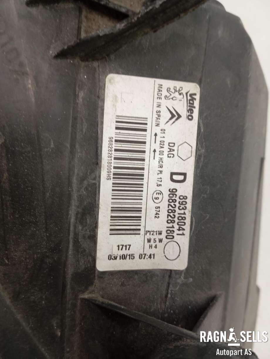 Frontlykt høyre halogen til Peugeot Partner 2015-2019 (Type II, Fase 2)  (89318041|9682828180|)
