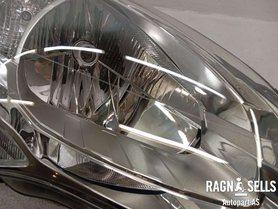 Frontlykt høyre halogen til Peugeot Partner 2015-2019 (Type II, Fase 2)  (89318041|9682828180|)