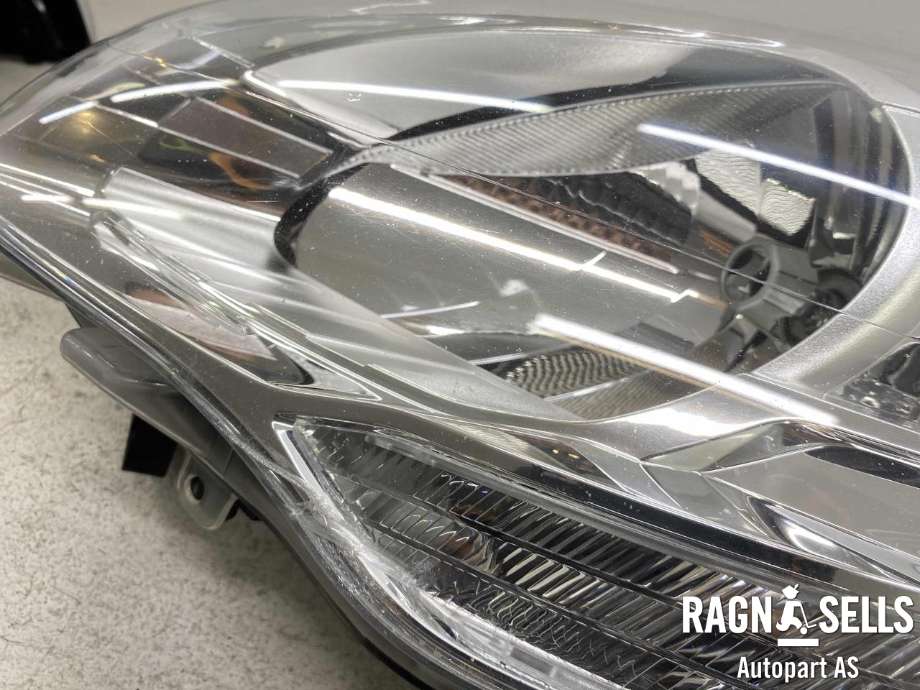 Frontlykt venstre halogen til Peugeot Partner 2015-2019 (Type II, Fase 2)  (89318031|9682828280|)