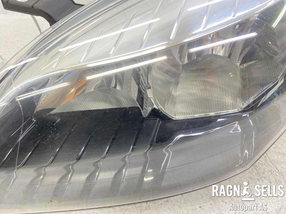 Frontlykt venstre halogen til Renault Megane 2009-2016 Type III  (260605817R|260607305R | 260602722R|260601781R)