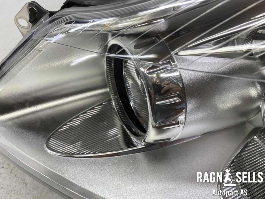 Frontlykt venstre halogen til Opel Corsa D 2006-2014  (93189357|)