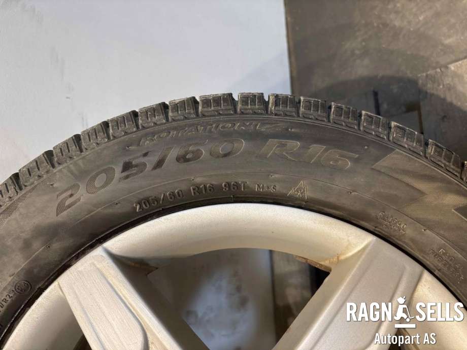 Hjulsett aluminium vinter til Kia Soul 2014-2019 (Type II) (PIRELLI|205/60R16 ET 48 6|02 MM|)